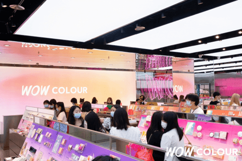 定义美妆零售新格局 WOW COLOUR中国最大旗舰店登陆成都