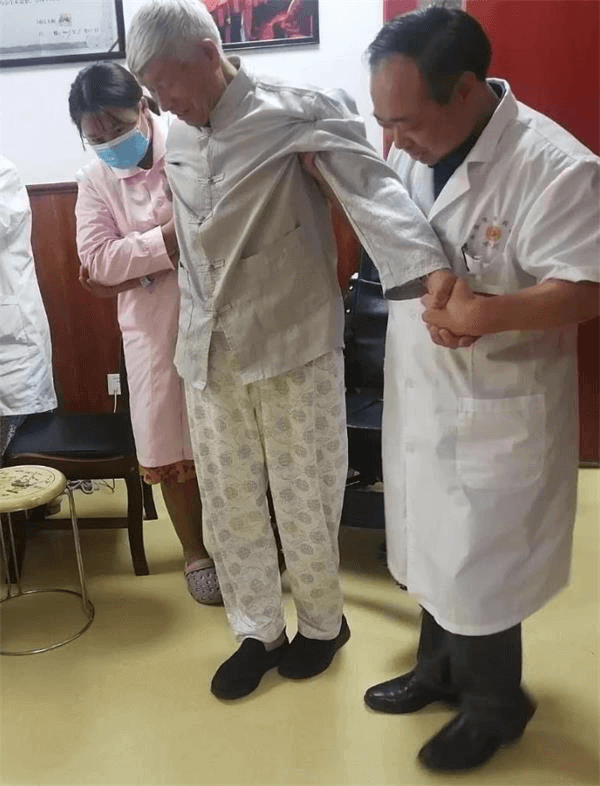 感动四川、感动米易！他用中华传统医术，为82岁老人迎来新生