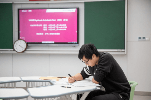 中国首个国际标准化大学入学考试艾思特AST成都开考
