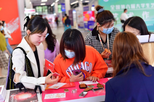 中国大学生创意节特别展燃爆成都大艺展