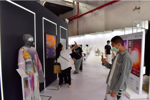 中国大学生创意节特别展燃爆成都大艺展