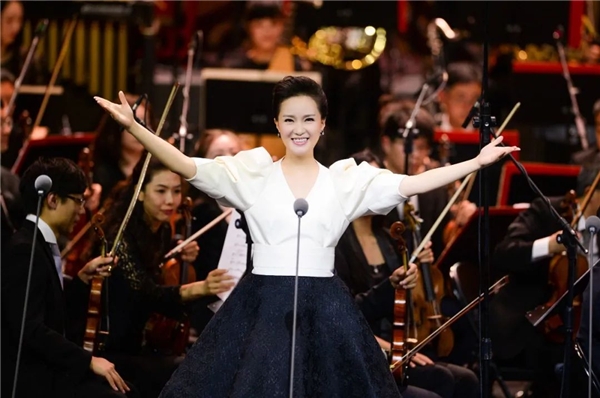 第十三届中国音乐金钟奖在成都隆重开幕，长江钢琴震撼登台！