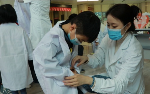 成都锦欣博悦成功举办“我是小小牙医”体验活动