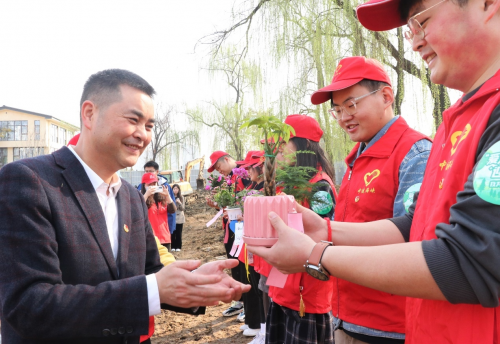 建证未来 志愿有我——中建海峡西南公司团总支组织开展“幸福中建·青春护绿”主题活动