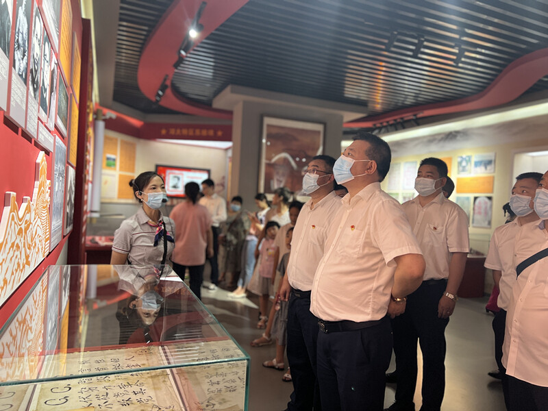 循长征足迹 传红色基因——中建八局轨道公司西南分公司党日活动