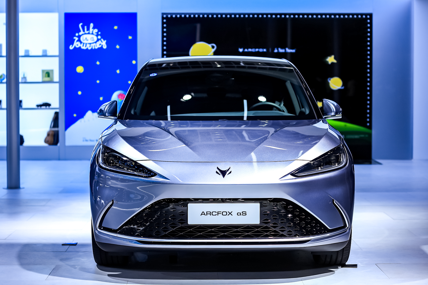 “你的第一台高端新能源车”极狐汽车携新车冲击20万+纯电市场