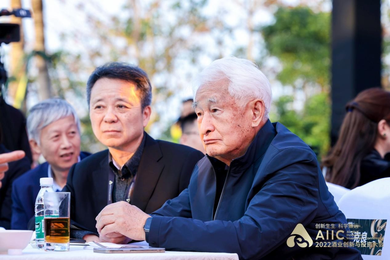 看见酒业向上的力量,第3届酒业青云奖颁奖礼在海口顺利举行