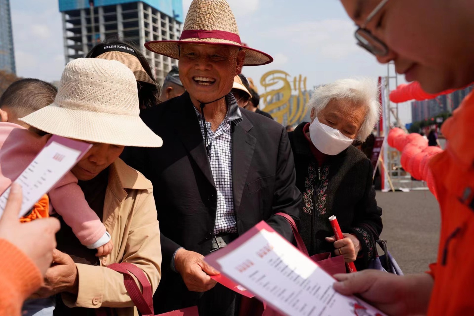 温江区举办“爱党爱国爱社会主义·与法同行”主题民族宗教法制宣传活动