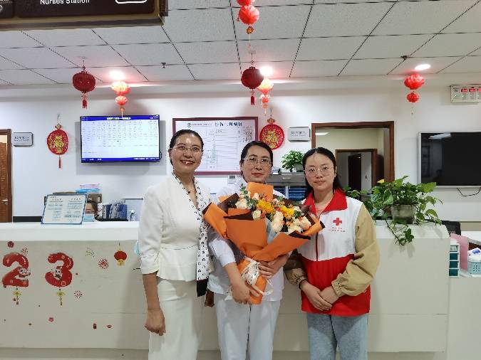 新都区中医院举办“天使在身边——5·12护士节主题活动”减压活动