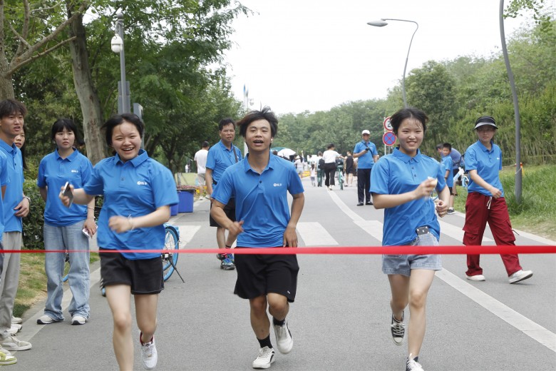 “迎大运·动起来”中国田径大众达标畅步活动举行