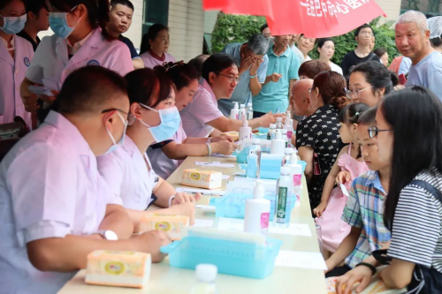 党建引领大型义诊活动及耳鼻喉学术交流会，助力“健康巴中行”