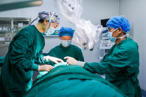 初中时不幸失聪!18年后小伙重获 “新”声,这项先进技术立了功!
