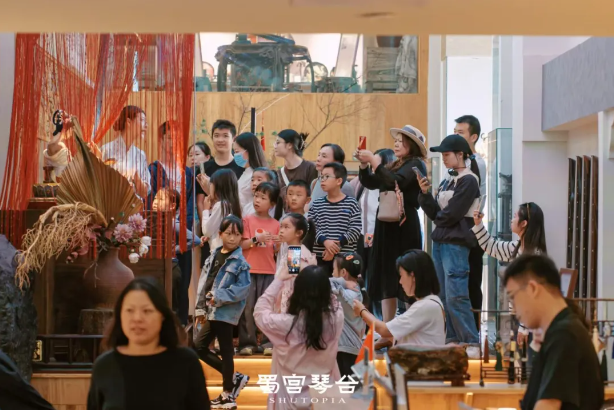 “国风文化科普体验及宣传活动”第十一场科普体验《纸艺绘心·刻影华夏》雅集于蜀宫琴台圆满举办
