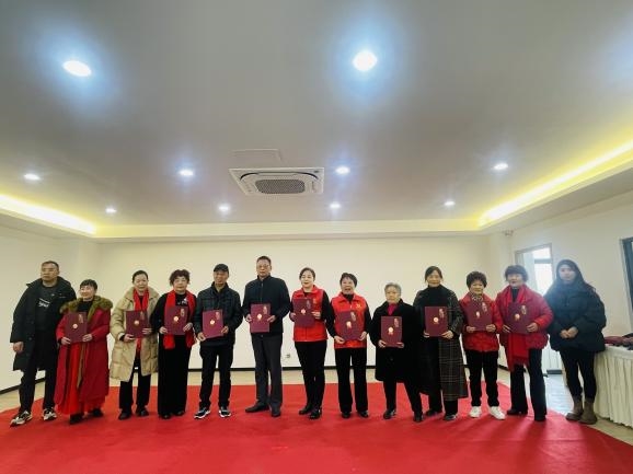“退休不褪色，余热亦生辉”志愿者服务项目总结与表扬活动简报