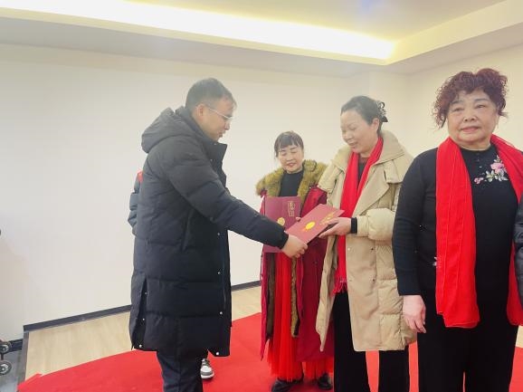 “退休不褪色，余热亦生辉”志愿者服务项目总结与表扬活动简报