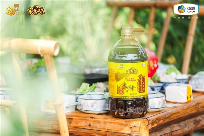 “大美中国 幸福临门”中粮福临门老家土榨菜籽油菜花节在成都开幕