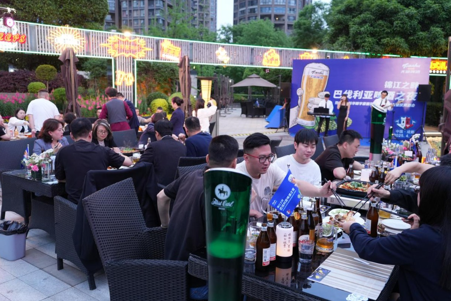 锦江之畔巴伐利亚啤酒之夜 天湖啤酒花园启幕蓉城夏日狂欢