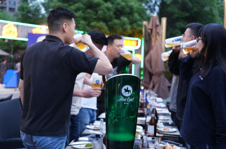锦江之畔巴伐利亚啤酒之夜 天湖啤酒花园启幕蓉城夏日狂欢