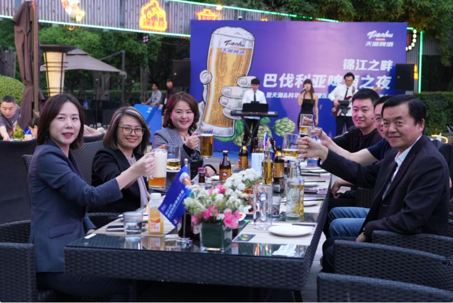 锦江之畔巴伐利亚啤酒之夜 天湖啤酒花园启幕蓉城夏日狂欢