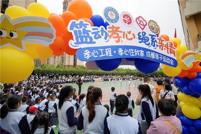 “枇杷糖甜，孝心更甜”——京都念慈菴志愿者暖心行动点亮成都亲子运动会