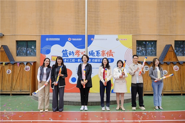 “枇杷糖甜，孝心更甜”——京都念慈菴志愿者暖心行动点亮成都亲子运动会