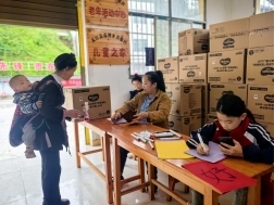 好有爱，护未来。好奇品牌携手成都中亿共同助力呵护贵州山区婴幼儿健康