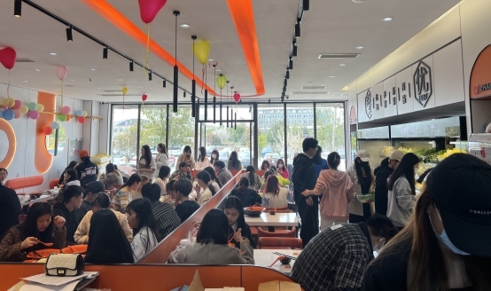 张亮麻辣烫加盟业主于海波：5年开8店，煮沸四川不靠大厨靠体系