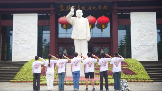 机器狗“小导游”走进朱德故里，AI赋能红色文化新体验