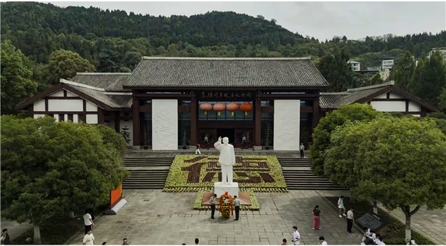 机器狗“小导游”走进朱德故里，AI赋能红色文化新体验