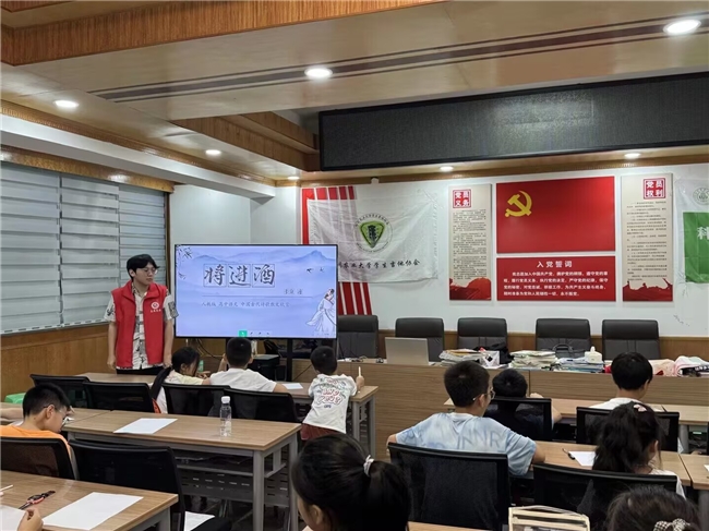 社区里的“大学堂”：川农承法启明“迁途童行”团队助力孩童暑期成长