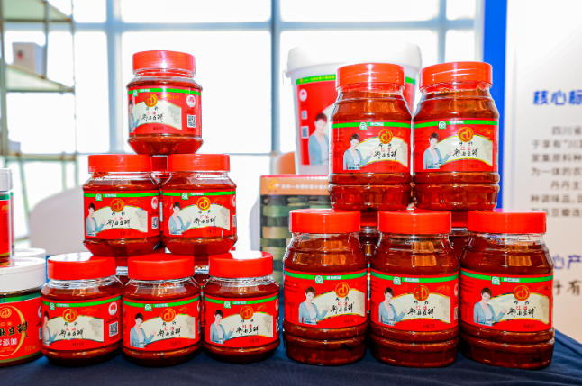 “链创未来·园兴新质”长三角—成都“立园满园”绿色食品和生物医药产业对接发布会在上海举行