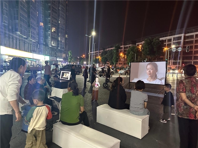 温江人社持续开展“工伤预防夜市”进社区活动:筑牢民生安全防护网