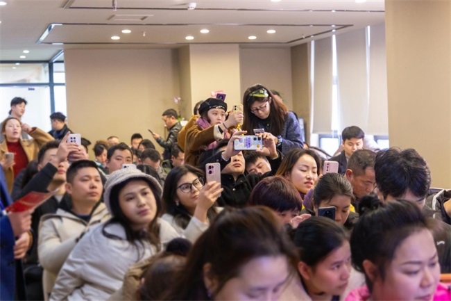 重庆成功举办AI赋能千行万企,签署多项战略合作,共绘智能商业新图景