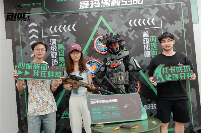 观赛闯关试骑一站式体验，爱玛黑翼玩转骑行电竞跨界局