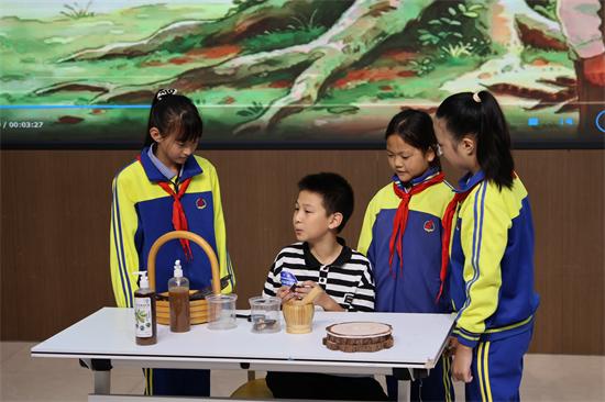 崇州市全国科普月系列活动——青少年科普讲解活动在成都市盐道街小学崇州校区（崇州市第二实验小学）举行