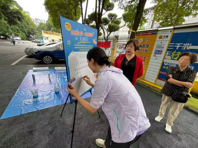 从“停车难”到“有序停”：德通桥社区以人民建议征集推动文府苑小区治理蝶变